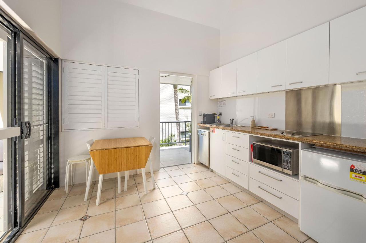 Julians Apartments Teluk Byron Bagian luar foto