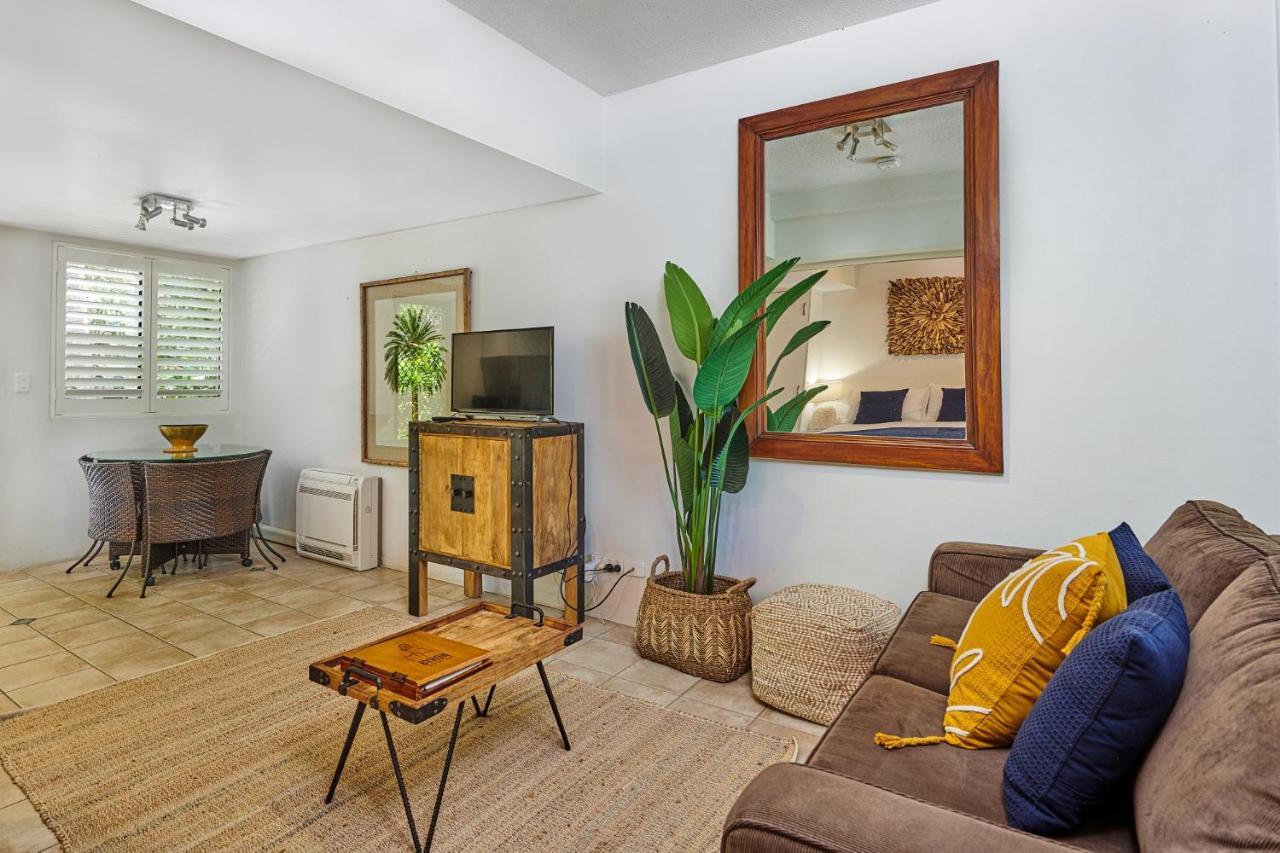 Julians Apartments Teluk Byron Bagian luar foto