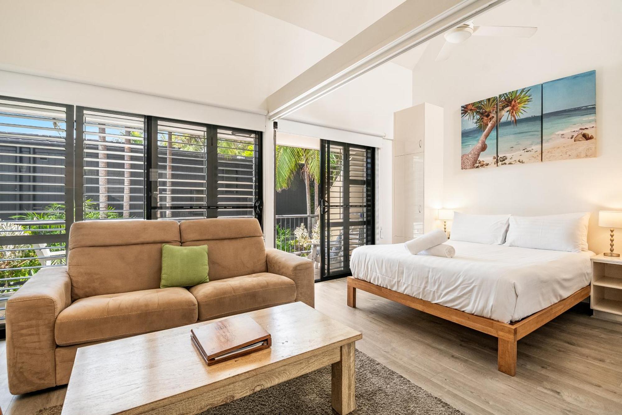 Julians Apartments Teluk Byron Bagian luar foto