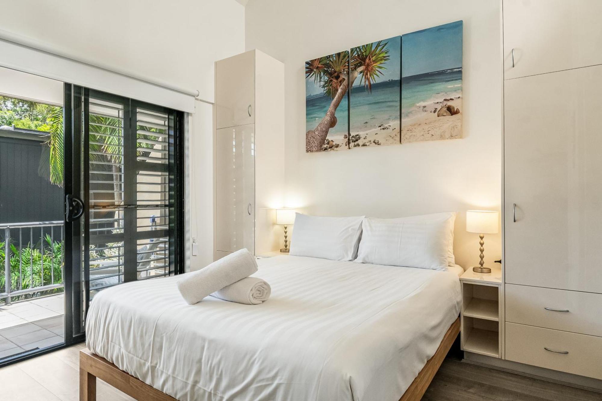 Julians Apartments Teluk Byron Bagian luar foto
