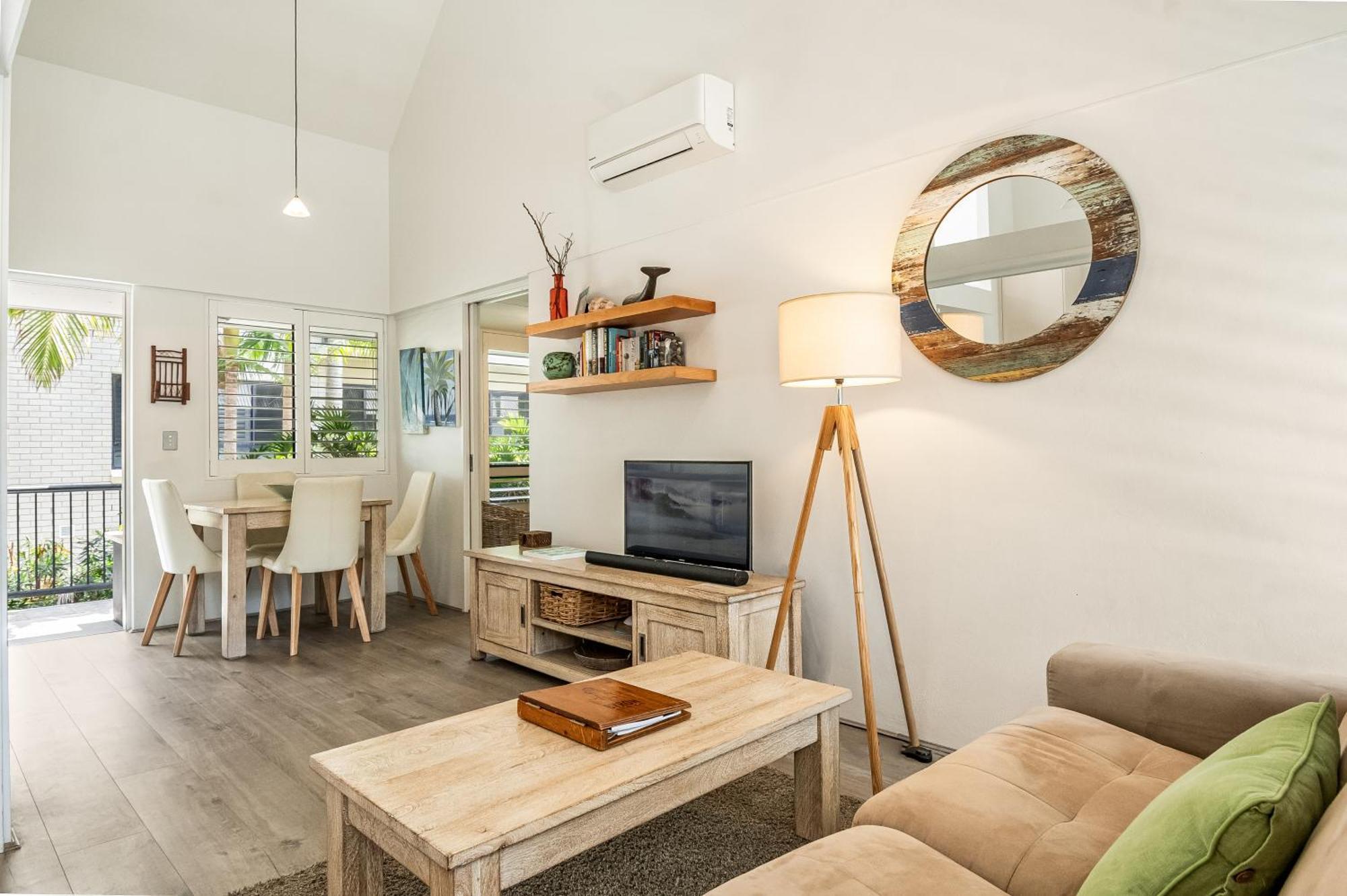 Julians Apartments Teluk Byron Bagian luar foto