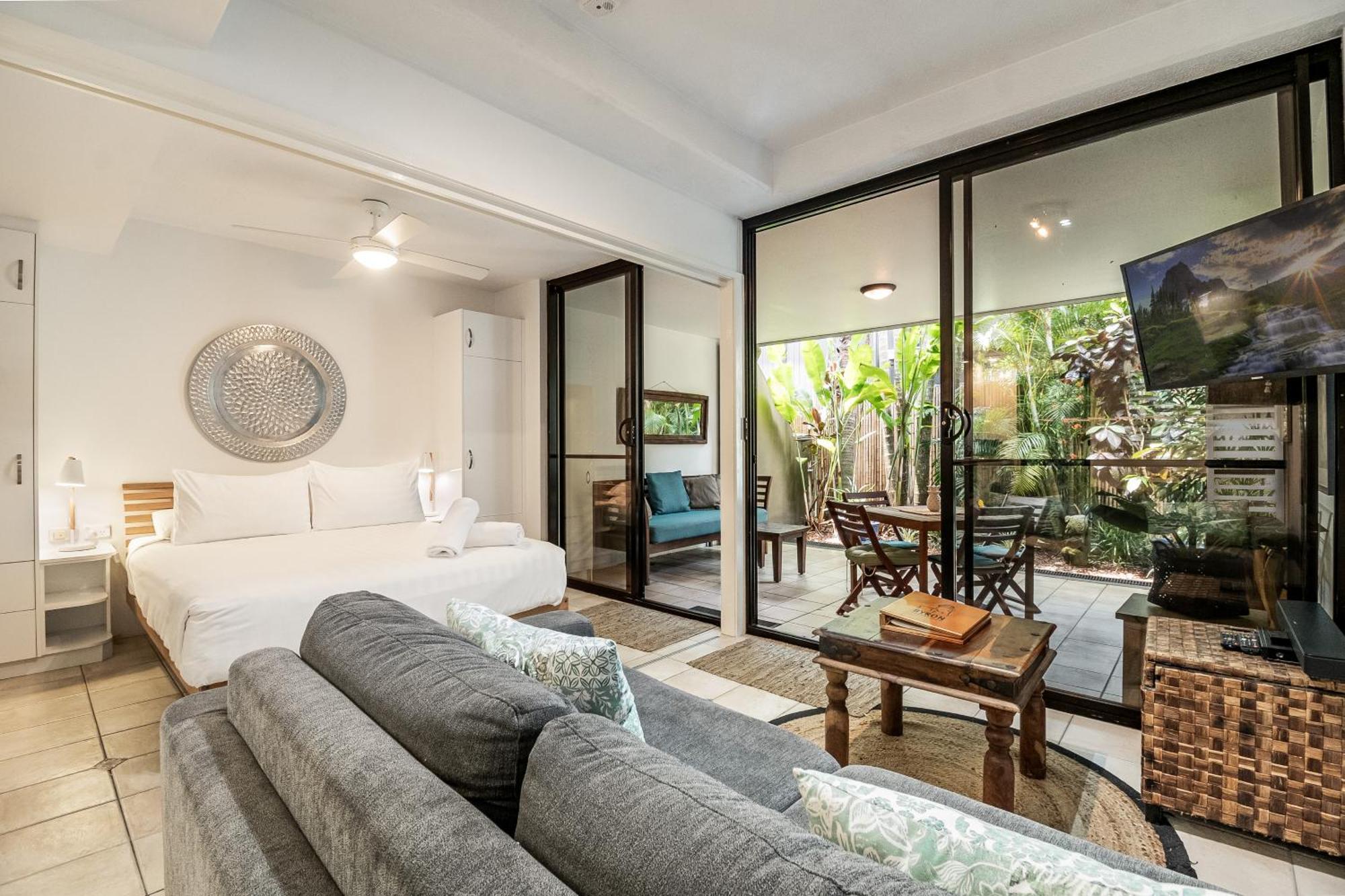 Julians Apartments Teluk Byron Bagian luar foto