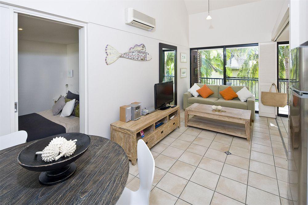 Julians Apartments Teluk Byron Bagian luar foto