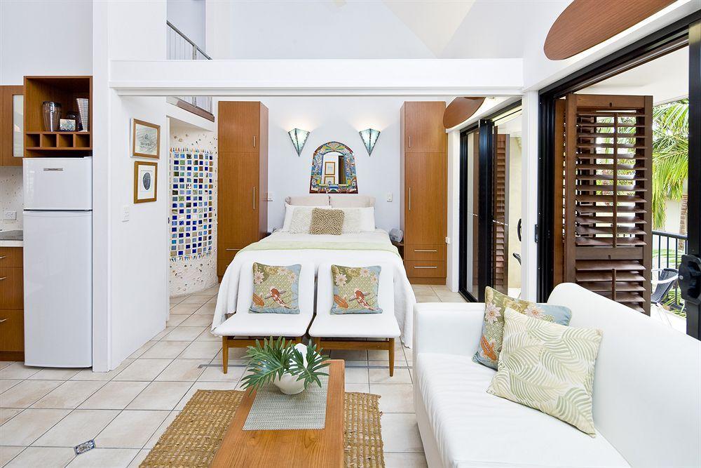Julians Apartments Teluk Byron Bagian luar foto
