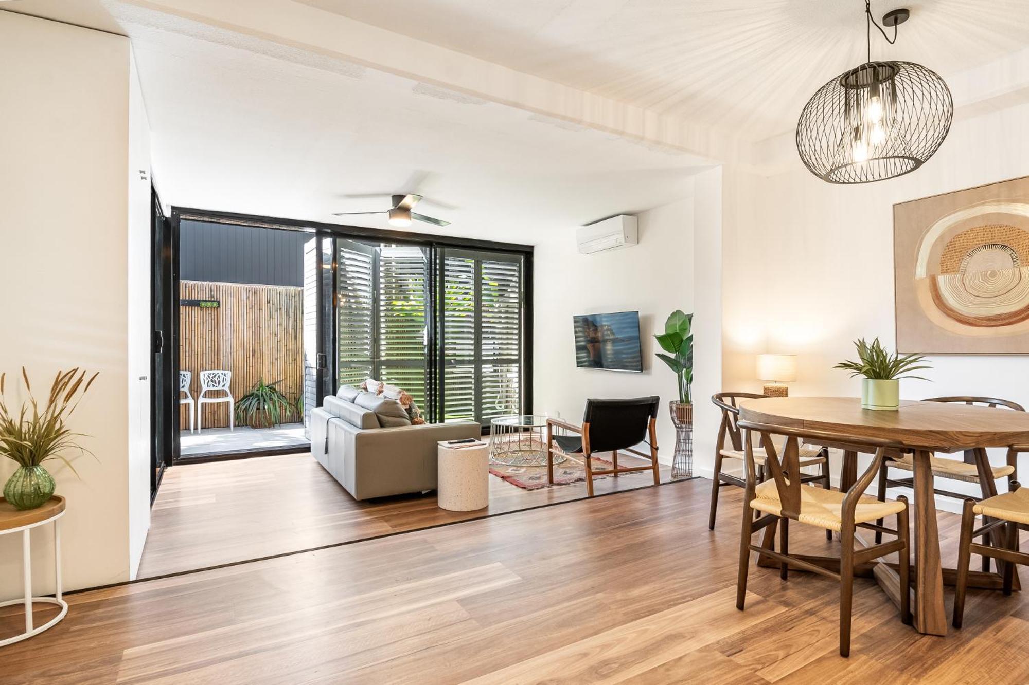 Julians Apartments Teluk Byron Bagian luar foto