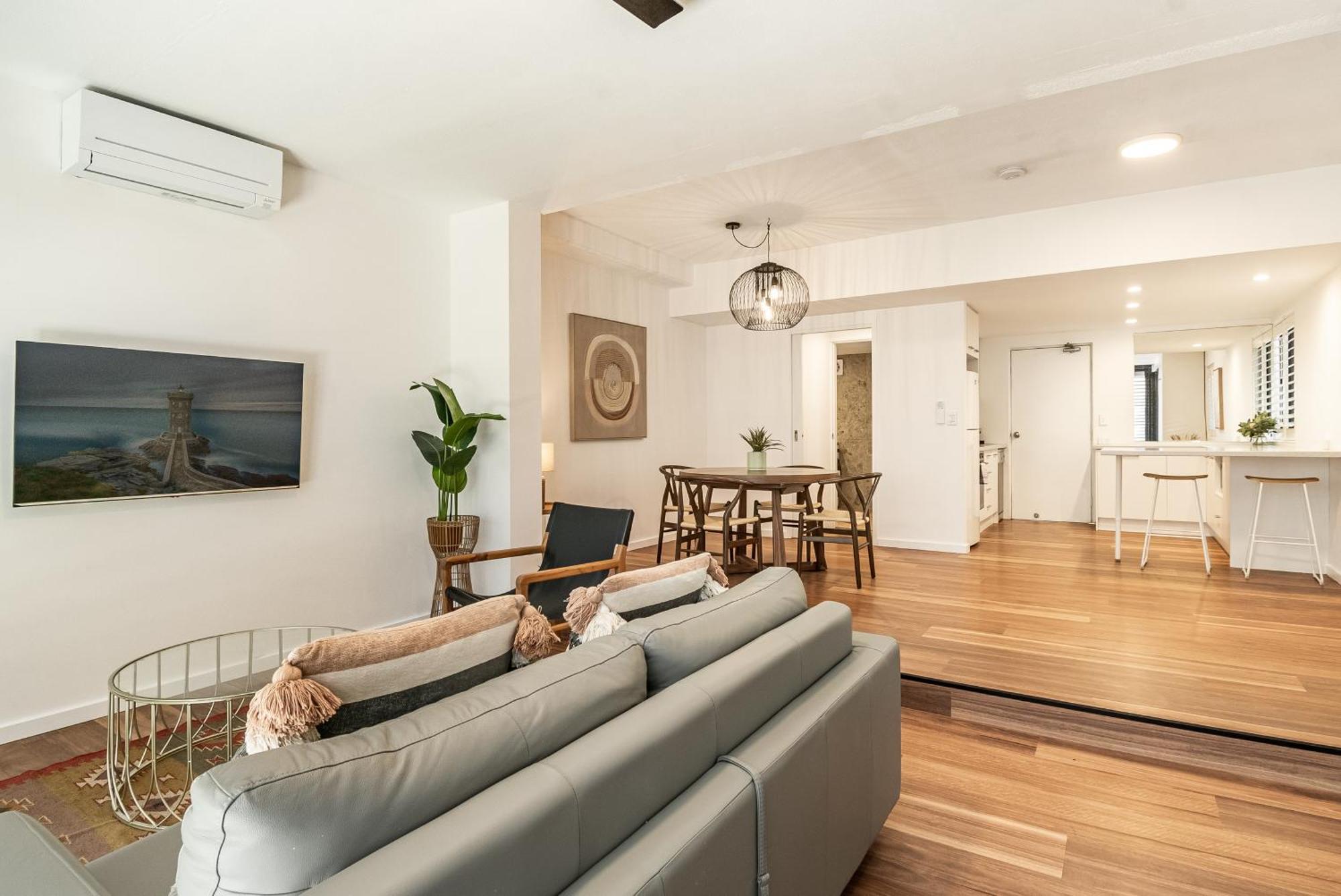 Julians Apartments Teluk Byron Bagian luar foto
