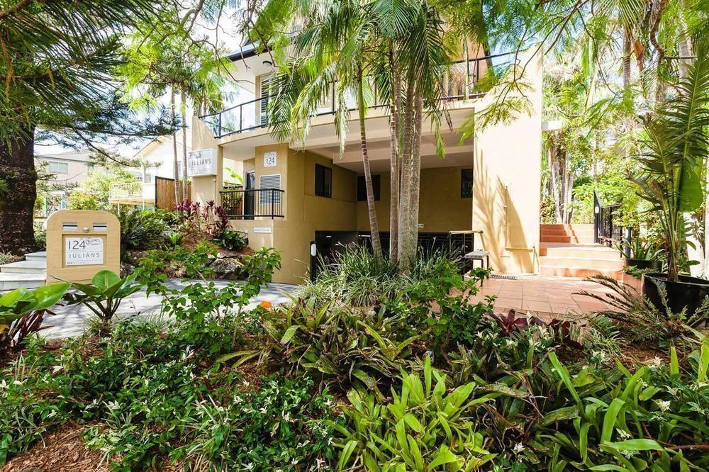 Julians Apartments Teluk Byron Bagian luar foto