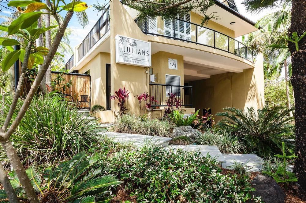 Julians Apartments Teluk Byron Bagian luar foto